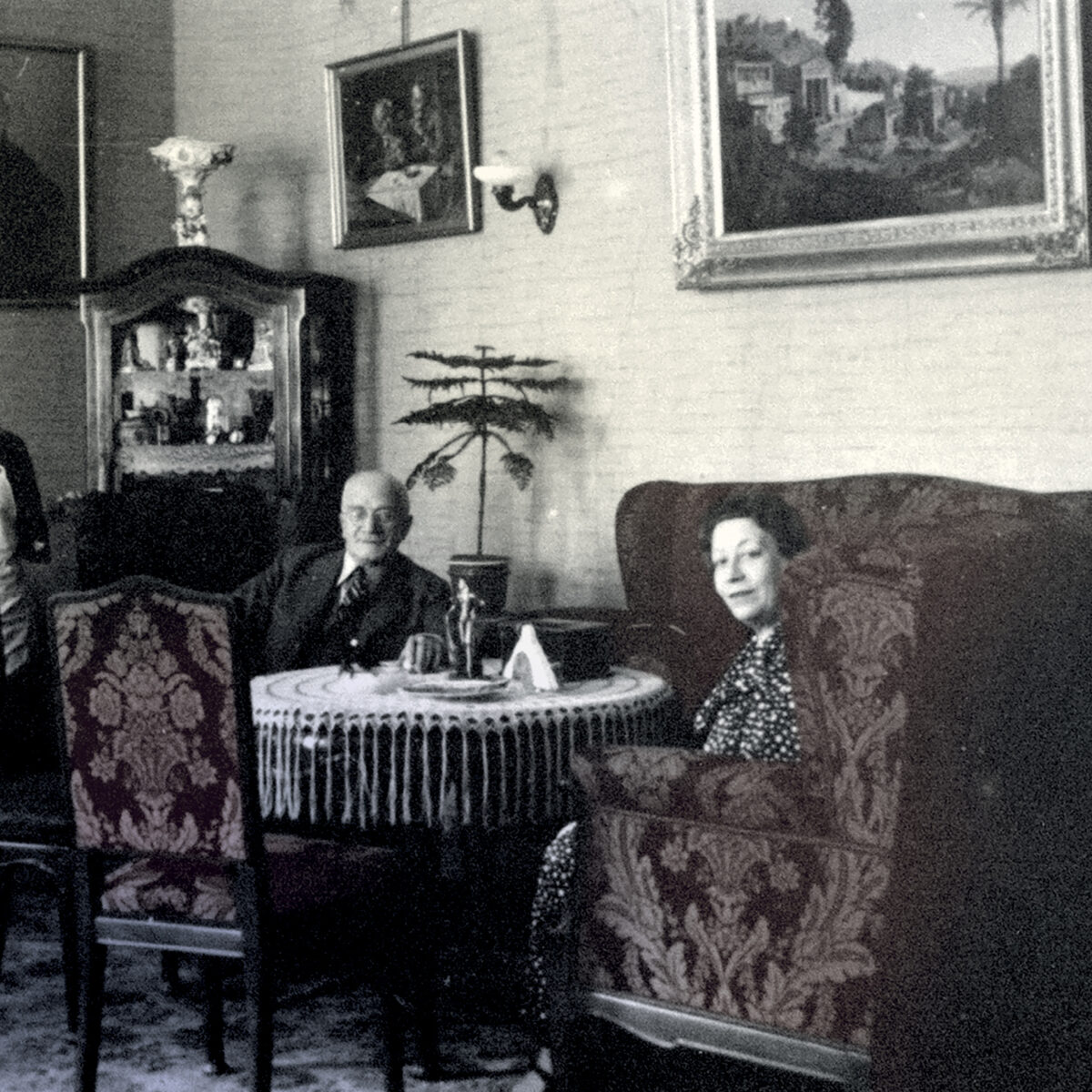 Bernhard und Flora Grünfeld in ihrer Wohnung in Wien 1, 1930er Jahre © LHW/ÖEB
