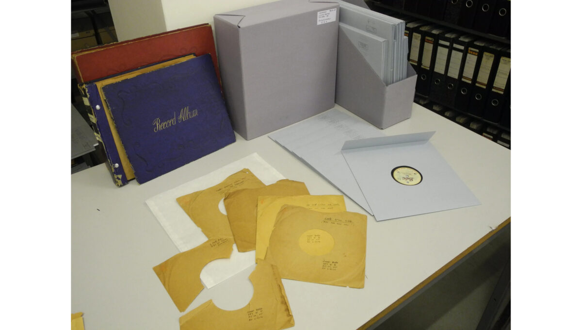 Die Schellackplatten aus dem Nachlass des Komponisten und Texters Jimmy Berg wurden digitalisiert. Die Platten werden konservatorisch adäquat gelagert, die Originalhüllen bewahrt.